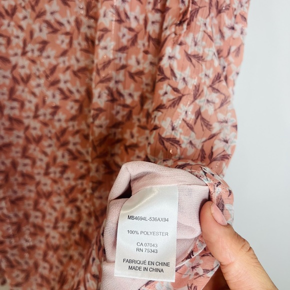 Rachel Zoe • Women’s Blush Shimmery Floral Sleeveless V Neck Blouse Top M NWOT - Picture 7 of 12